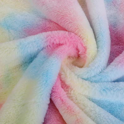 Tissu en fausse fourrure de lapin arc-en-ciel